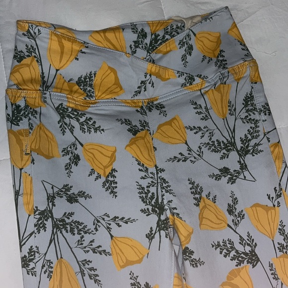 NWT!Free People floral print bell bottom jeans size 25. - Picture 3 of 6